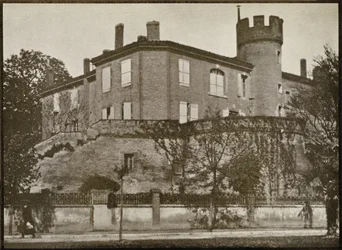 Das Haus in Albi, in dem Toulouse-Lautrec geboren wurde, aus Toulouse-Lautrec von Gerstle Mack, veröffentlicht 1938